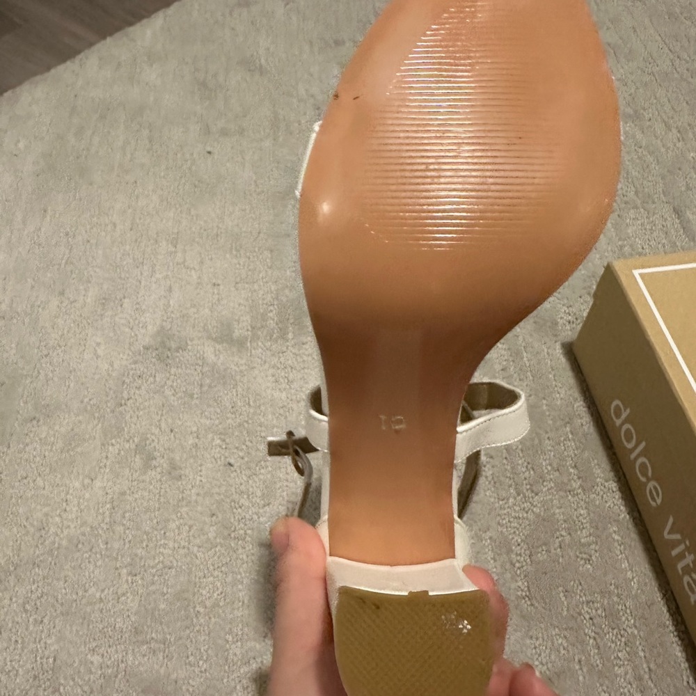 White Heels 🛍️ - Picture 4 of 4